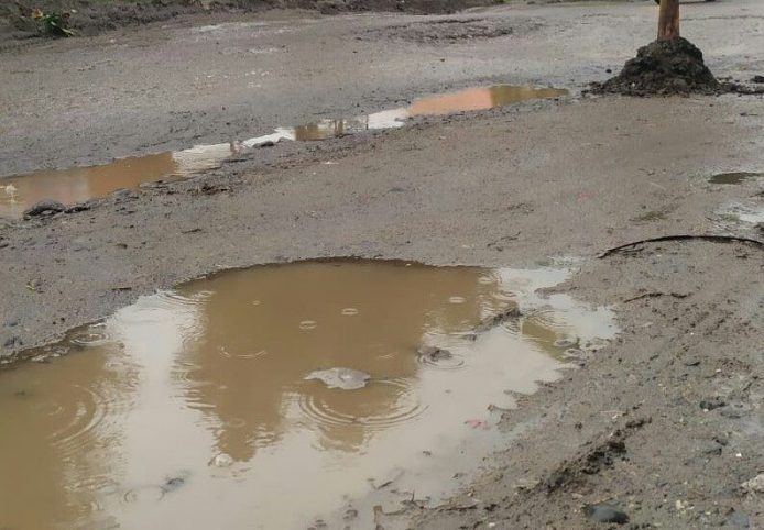 Ruas Jalan Tapen yang Rusak Akibat Proyek Jembatan Ploso