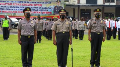 3 personel yang mendapat kenaikan pangkat pengabdian