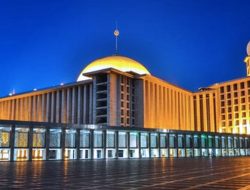 Benarkah Masjid Istiqlal Yang di Jakarta Menghadap Ka’bah? Simak Video ini
