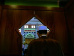 Shalat Jauhkan Kesulitan Rizki