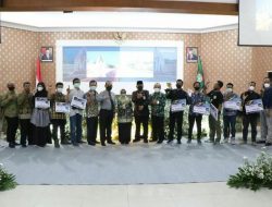 Pemenang Lomba Desain Landmark Terima Hadiah Dan Penghargaan Dari Bupati Jombang