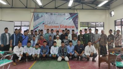 Foto bersama takmir masjid di BLK Sabilul Huda Desa Senden