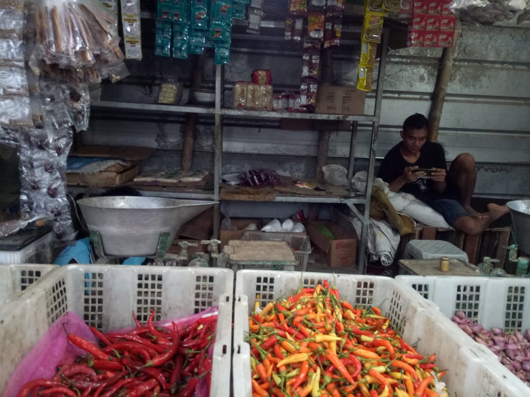 Pedagang sayur di pasar Bandung Diwek Jombang (foto: Karimatul Maslahah/ringincontong.com)