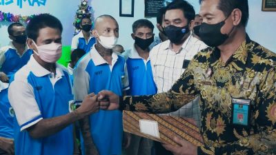 sejumlah warga binaan di Lapas kelas IIB rayakan hari natal 2021