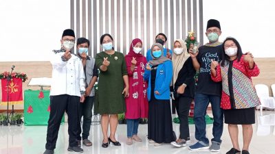 foto bersama komunitas Gusdurian di GKI Santa Maria Jombang