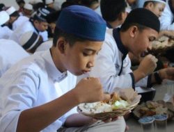 Lakukan ini Sebelum Makan, InsyaAllah Rezeki Lancar