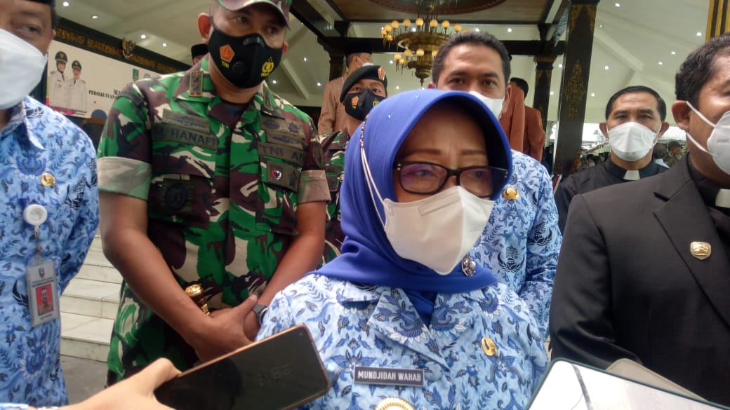 Bupati Jombang Mundjidah Wahab sa'at di mintai keterangan
