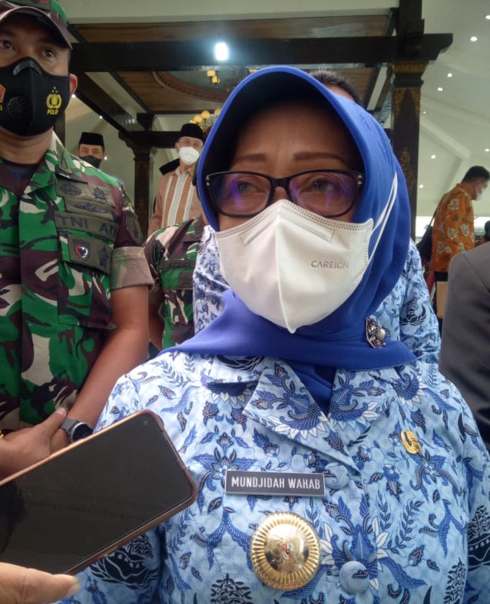 foto : Bupati Mundjidah Wahab sa'at di mintai keterangan di gedung swagata Jombang (7/2/2022)