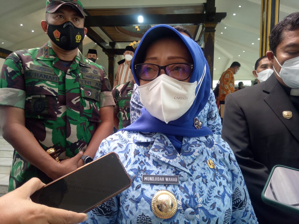 foto : Bupati Mundjidah Wahab sa'at di mintai keterangan di gedung swagata Jombang (7/2/2022)