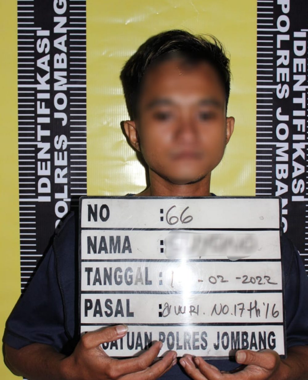 Pelaku saat diamankan satreskrim polres jombang