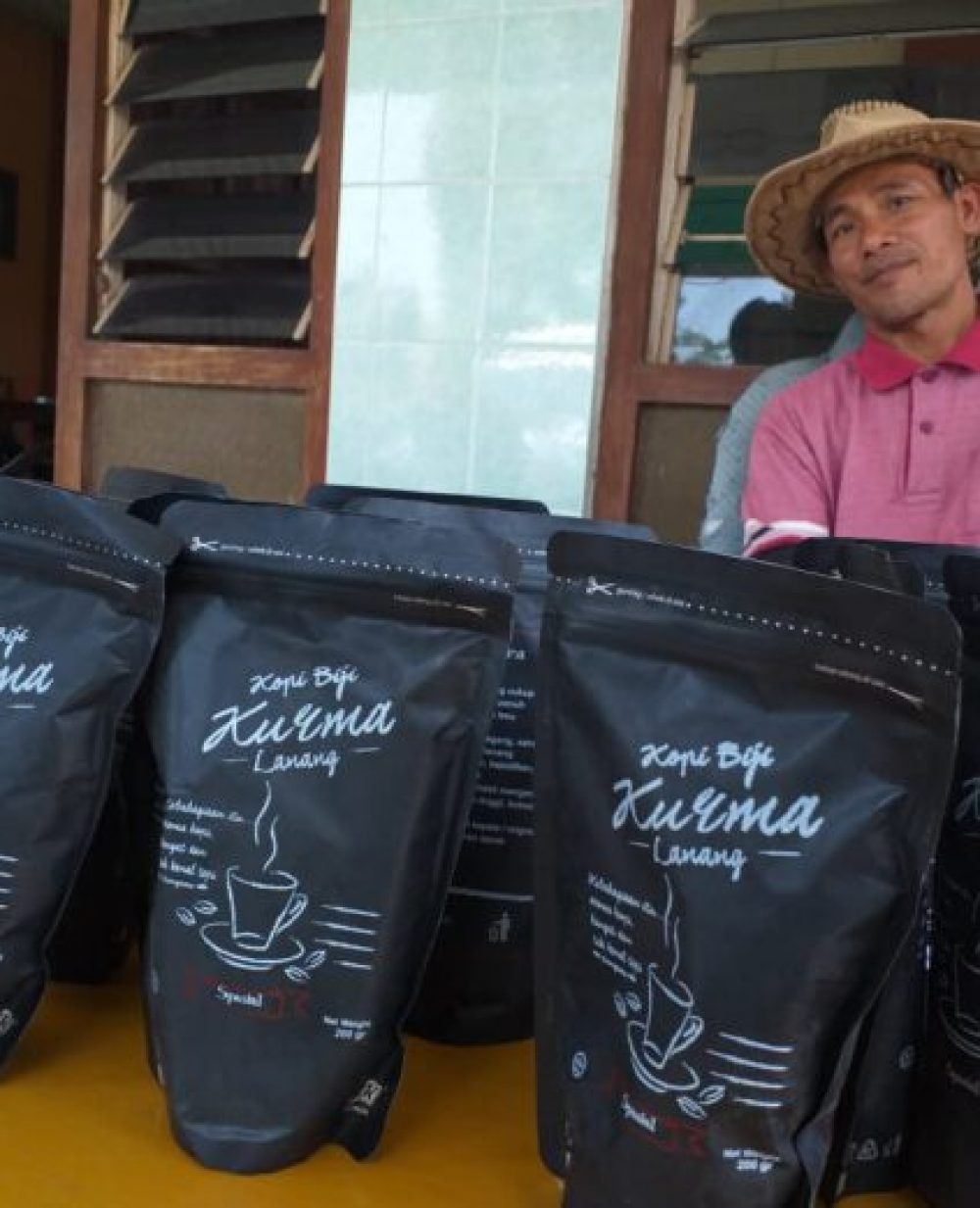 Pria Jombang olah Biji Kurma Jadi Kopi