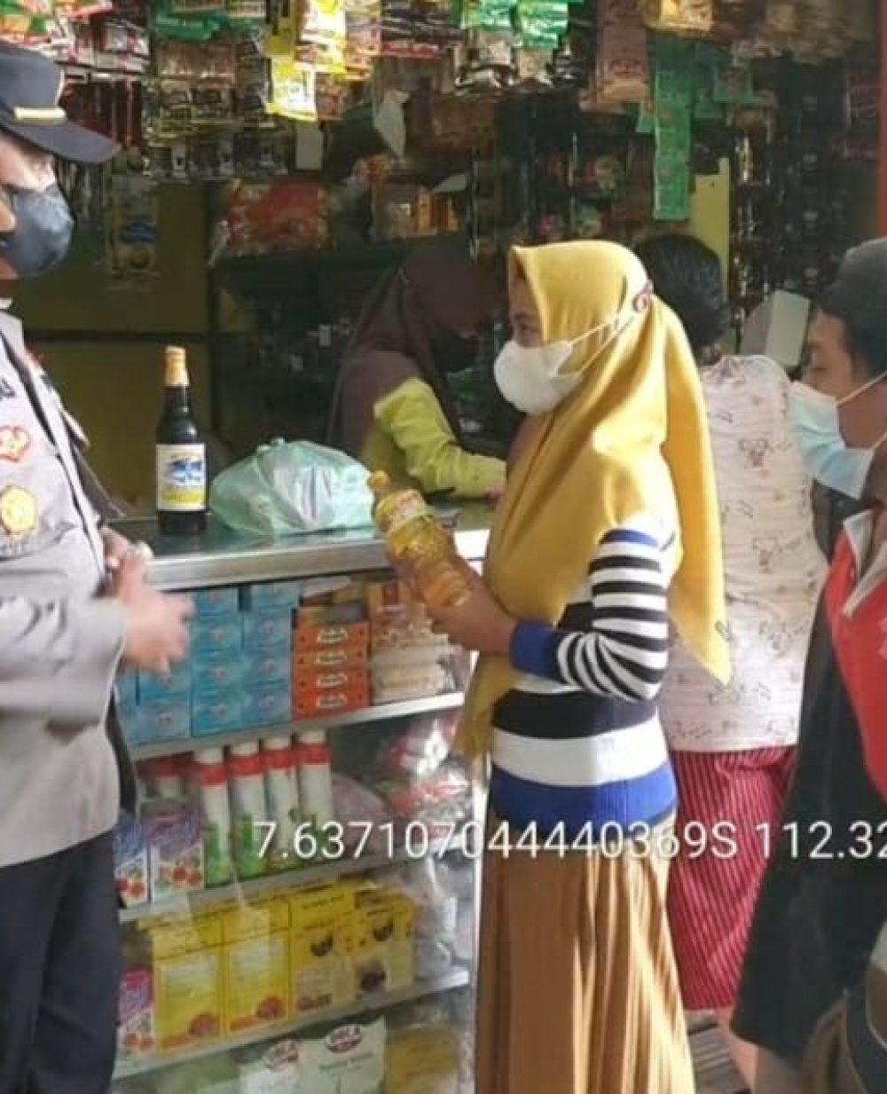 Polsek Mojowarno Sidak Harga Minyak Goreng Dipasar Mojoduwur