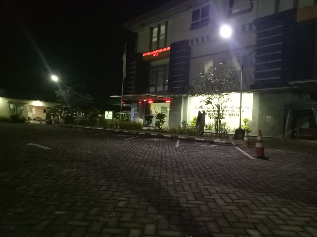 Foto : Rumah sakit di Jombang tempat korban Joni dirawat akibat tersengat listrik saat bekerja (22/3/2022)./Ema/