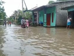 Banjir di Jombang Membuat Aktivitas Warga Terganggu