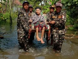Aksi Heroik Banser Sa’at Mengevakuasi Warga yang Teredam Banjir