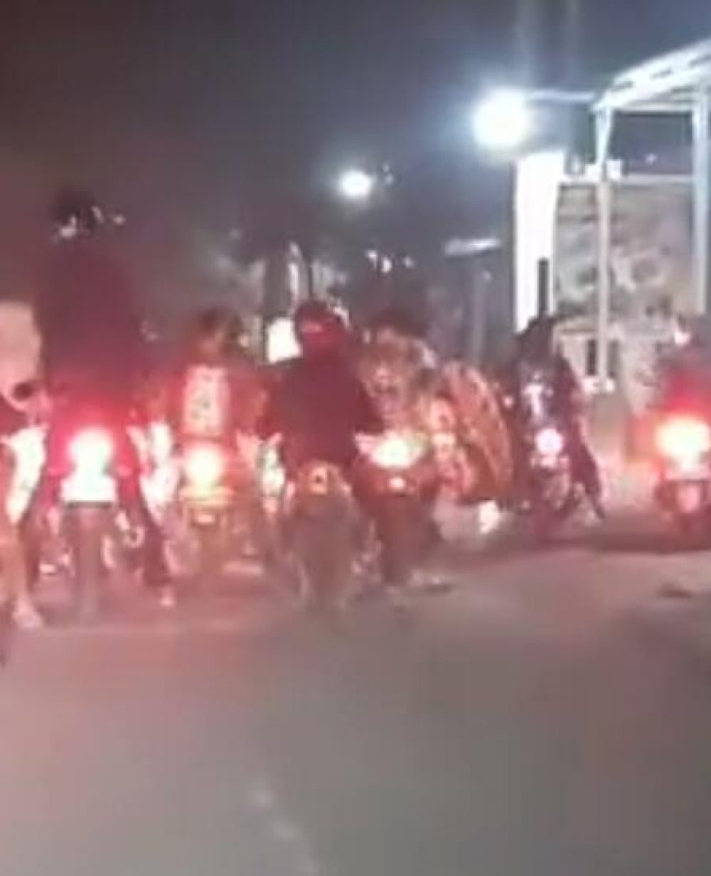 foto : Tangkap Layar video viral aksi geng motor yang tengah mengamuk