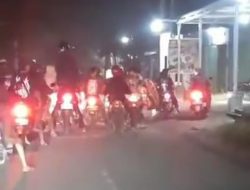 Brutal! Gerombolan Geng Motor Mengamuk Serang Warga Yang Tengah Melintas