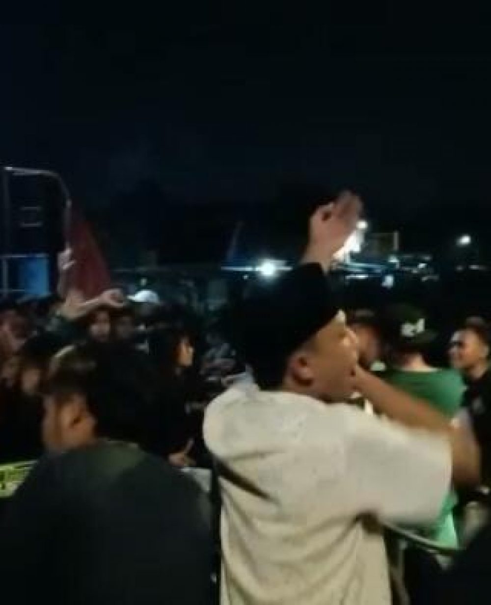 Patrol bangunkan sahur menggunakan sound system. Jumat (8/4/2022)