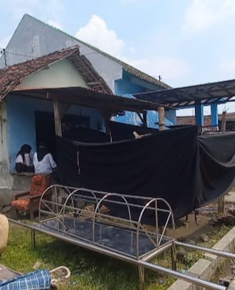 Kronolongi Keluarga Yang Di Duga Keracunan Setelah Makan Daging Ayam