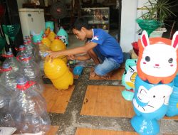 Sulap Galon Bekas Menjadi Pot Bunga Yang Menarik