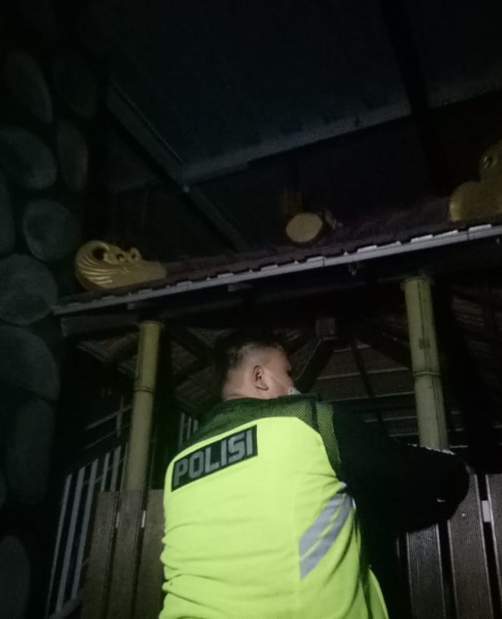 Gagal Mengelabuhi Petugas Razia, Pengunjung Tempat Hiburan Malam Berhasil Di Keluarkan