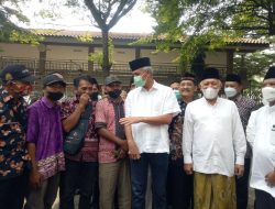 Ganjar Main Tebak Sejarah Bersama PKL Yang Hadir Di Pesantren Tebuireng