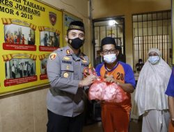 Penuh Keakraban, Kapolres Jombang Buka Bersama Dengan Tahanan