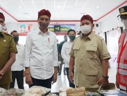 Presiden Jokowi dan Prabowo Kompak Pakai Blankon