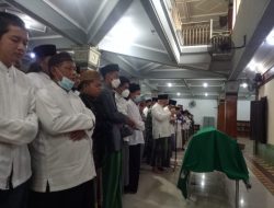 Pengantaran Jenazah Nyai Lily Wahid Ke Tempat Peristirahatan