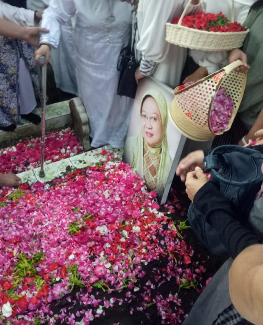 foto : Tempat Peristirahatan Ibu Nyai Hj Lily Khodijah Wahid di makam keluarga besar pondok pesantren Tebuireng Jombang (10/5/2022).