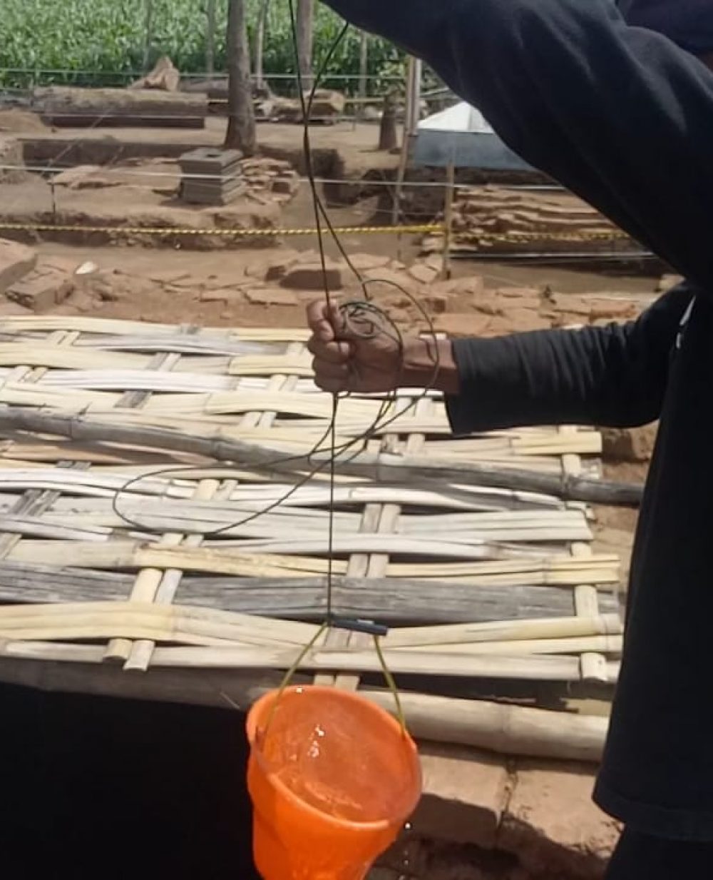 Situs Pandegong Muncul Sumber Mata Air Di Kedalaman 4 Meter