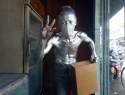 Cerita Suka Duka Pak Untung, Menjadi Manusia Silver