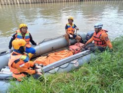 3 Hari Hilang, Bocah 8 Tahun Ditemukan Tewas Mengapung Di Sungai Balongsono Sumobito.