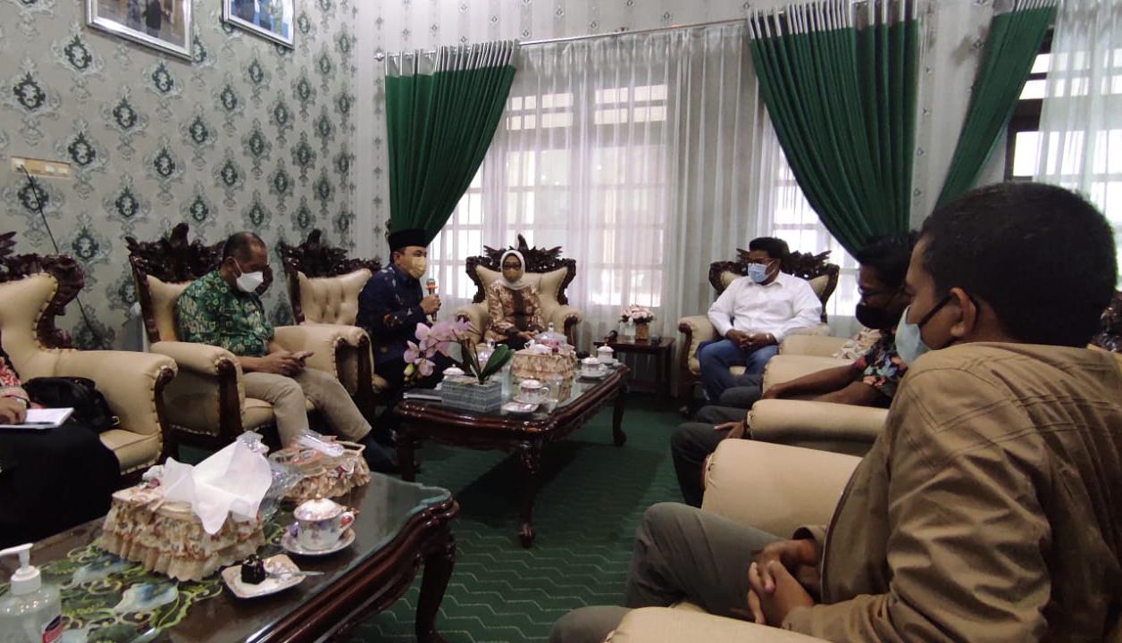 Foto : Pertemuan HIPMI Jombang dengan Bupati Jombang Mundjidah Wahab.