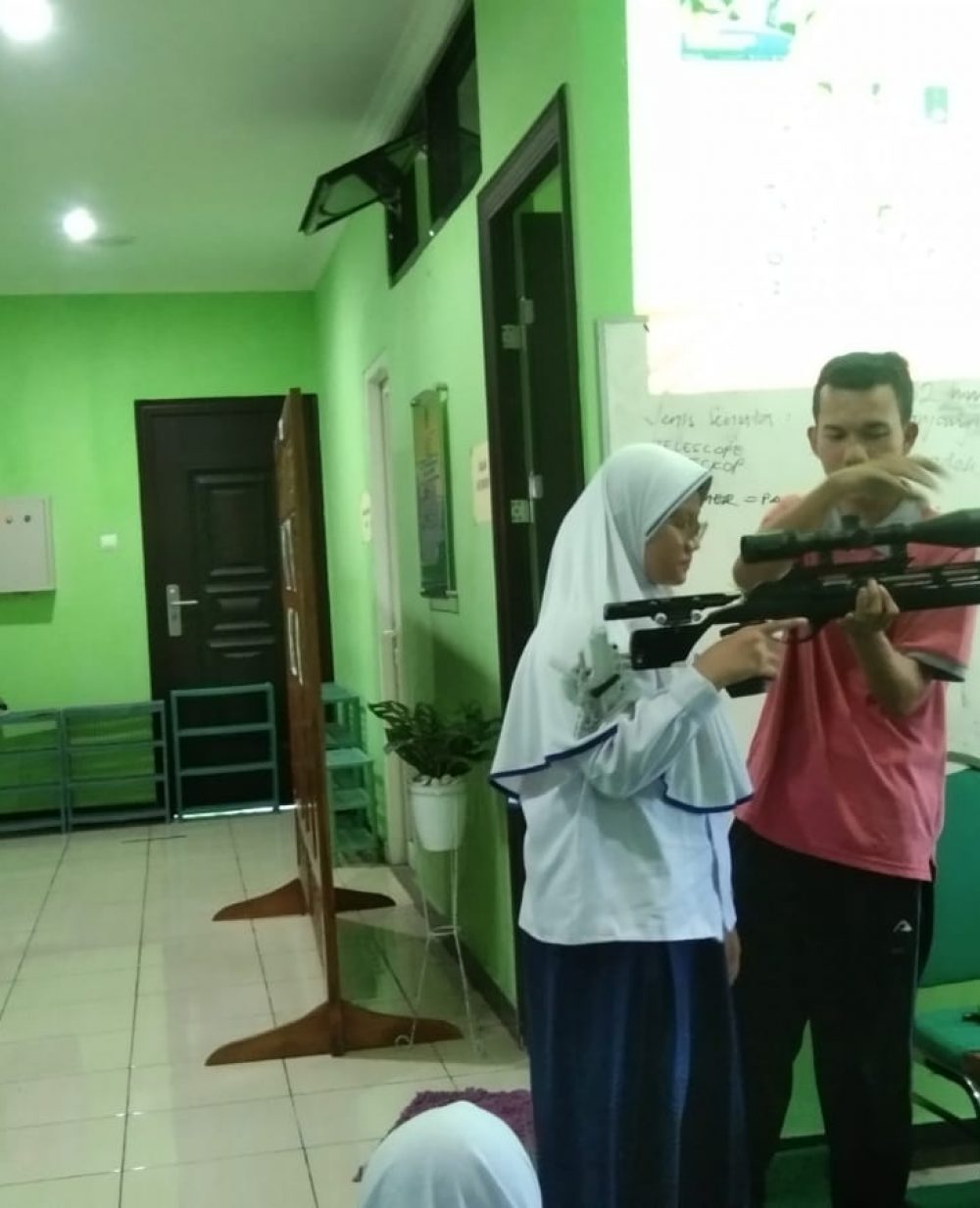 foto : Kegiatan sosialisasi Perbakin di MTsN 3 Tambak Beras Jombang.