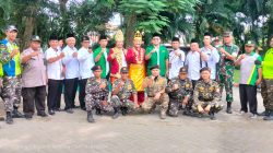 Foto Bersama PC GP Ansor dan KaKankemenag Jombang di sela-sela Upacara HAB Kemenag