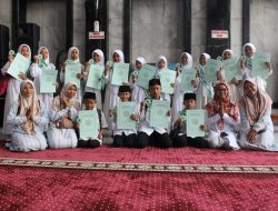 MI Darul Ulum Tapen Kudu Jombang Mengikuti Wisuda Akbar Tahfidz MI Se-Kabupaten Jombang