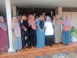 Bertemu Perajin Kandang Ayam di Perak Jombang, Cabup Mundjidah Sosialisasi Program Bantuan Perbankan