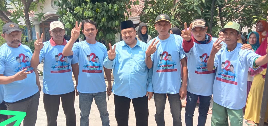 Caption foto : Perangkat Desa yang terlibat kampanye bersama paslon.(Elok Apriyanto)