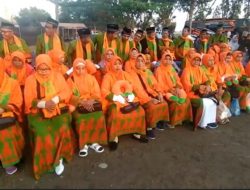 Warga Satu Desa di Jombang Umrah Bareng, Menabung 10.000 per Hari