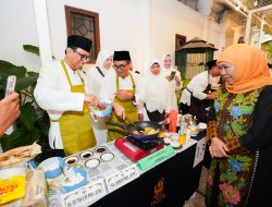 Jaga Tradisi Salat Malam Bersama Kepala Perangkat Daerah dan BUMD Jatim Dilanjutkan Lomba Masak Bandeng , Gubernur Khofifah Harap Tingkatkan Keguyuban dan Keberkahan di Akhir Ramadhan