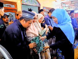 Gubernur Khofifah Takziah dan Berikan Santunan Duka Cita Keluarga Korban Tanah Longsor Jalur Pacet-Cangar Jawa Timur