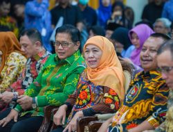 Gubernur Khofifah Dinobatkan Sebagai Tokoh Ekonomi Regional dalam PWI Jatim Award 2025
