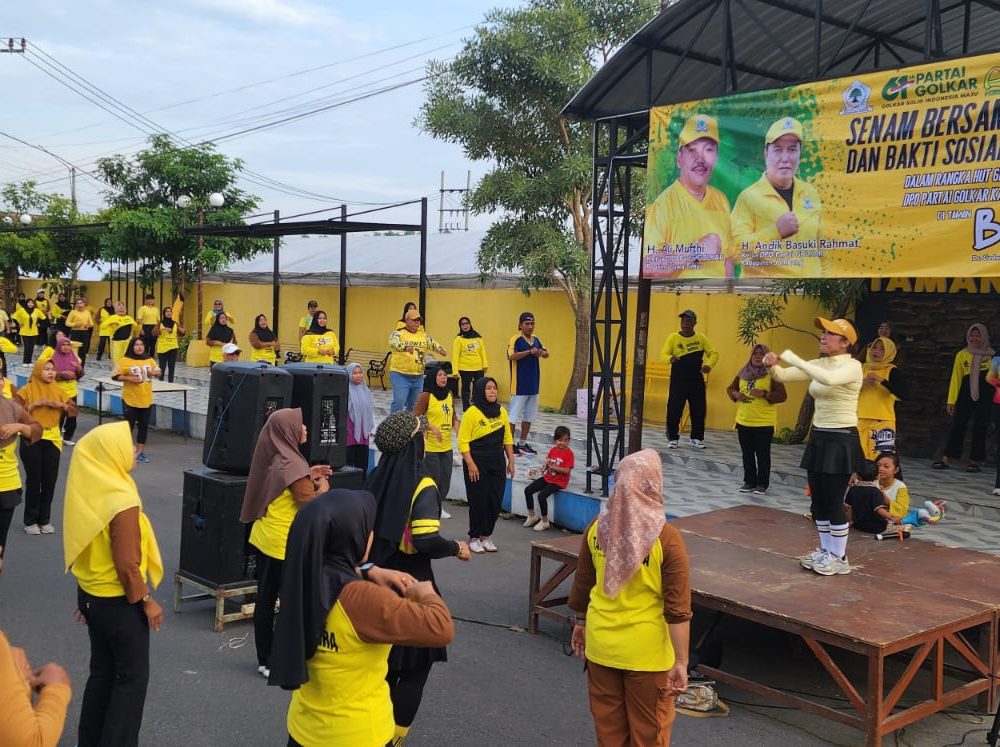 HUT Golkar ke 61 DPD Jombang Gelar Bakti Sosial