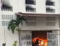 Jombang : Pabrik Sepatu Terbakar Hebat