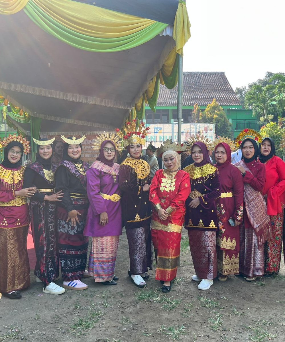 ​Rayakan Hari Kartini 2026, SMK Unggulan NU Mojoagung Hadirkan “Pelangi Nusantara” Lewat Fashion Show