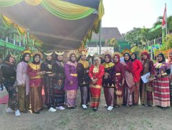 ​Rayakan Hari Kartini 2026, SMK Unggulan NU Mojoagung Hadirkan “Pelangi Nusantara” Lewat Fashion Show