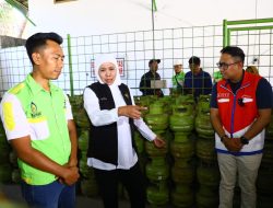 Gubernur Khofifah Ajak Masyarakat Bijak Gunakan LPG Dan Konsumsi BBM, Imbau Tidak Panic Buying dan Perketat Pengawasan Guna Cegah Spekulan