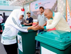 Bersama 1.125 Masyarakat, Gubernur Khofifah Melakukan Aksi Bersih Sampah dan Tanam Pohon di Puncak Peringatan Hari Lingkungan Hidup Sedunia 2026